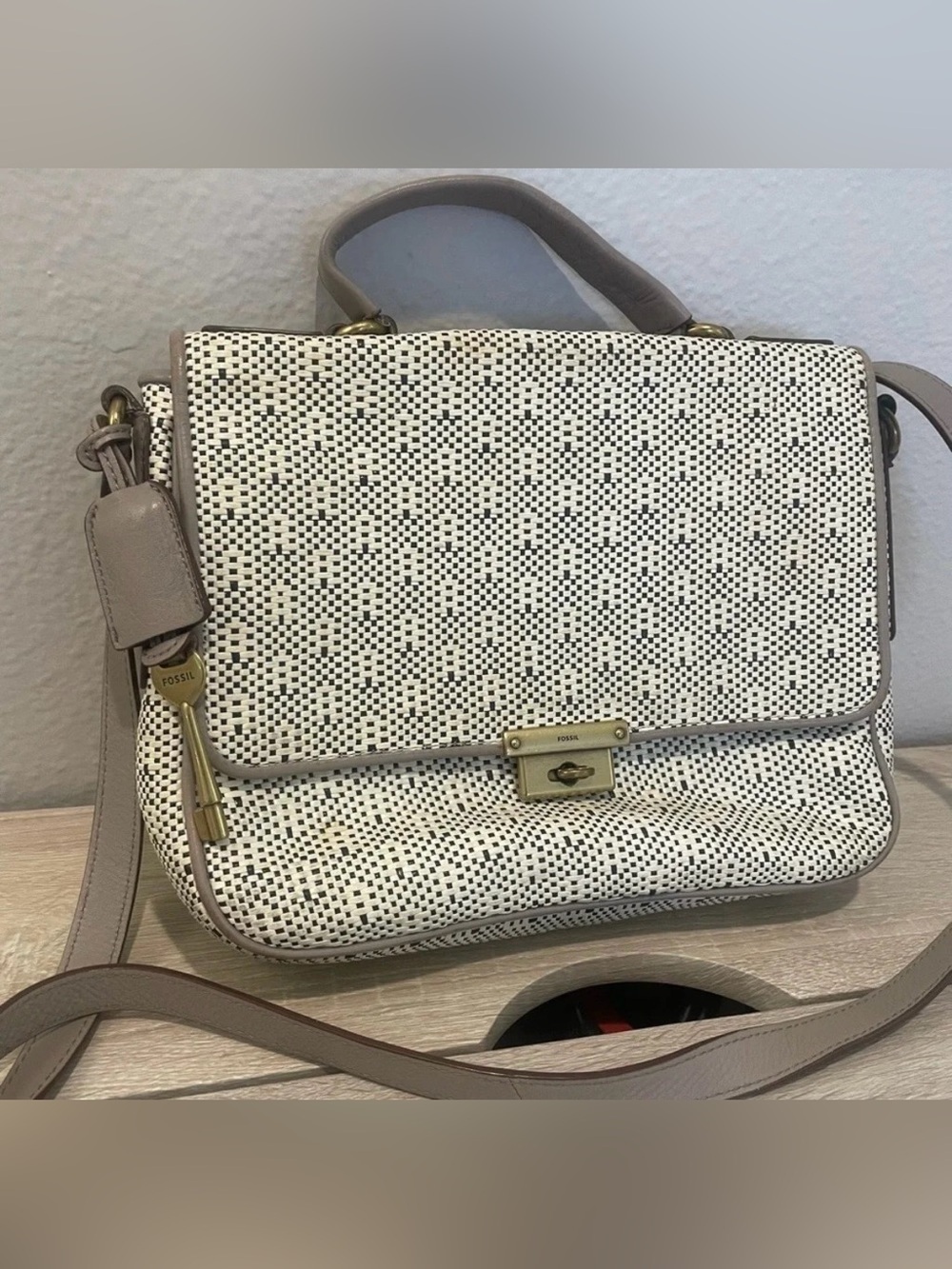 VTG Fossil Key Lock Charm Woven Leather Saddle Flap Crossbody Purse Bag Capsule
